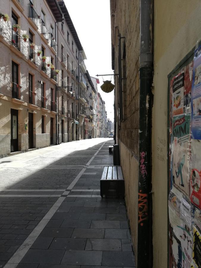 Calle Ansoleaga A 100 Mts Del Ayuntamiento Pamplona Bagian luar foto